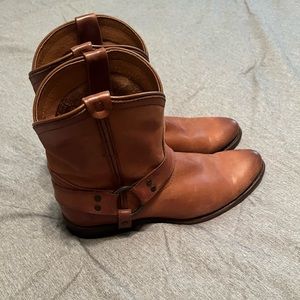 Frye harness size 7 barely worn great condition